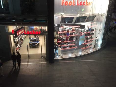 foot lockers surfers paradise qld.